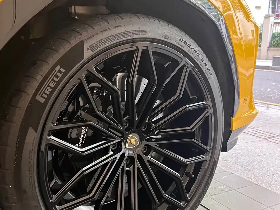 Lamborghini Urus SE Urus SE 2025 4.0T Standard Edition 2025 — миниатюра 3