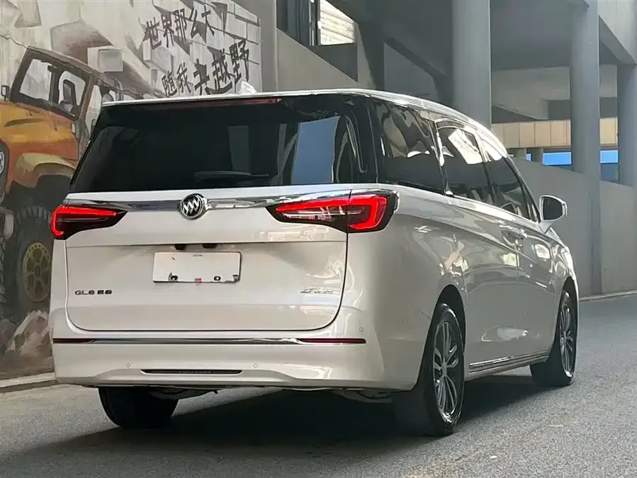 Buick GL8 2023 ES Lu Zun Premium Edition 2024 — миниатюра 2