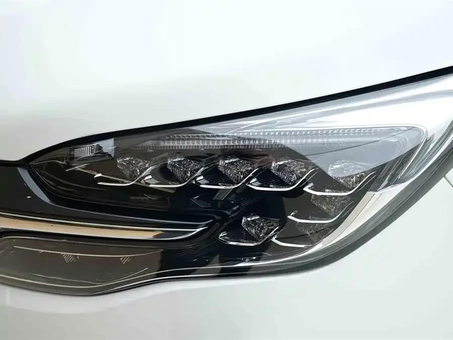 Buick GL8 2023 ES Lu Zun Comfort Edition 2024 — миниатюра 4