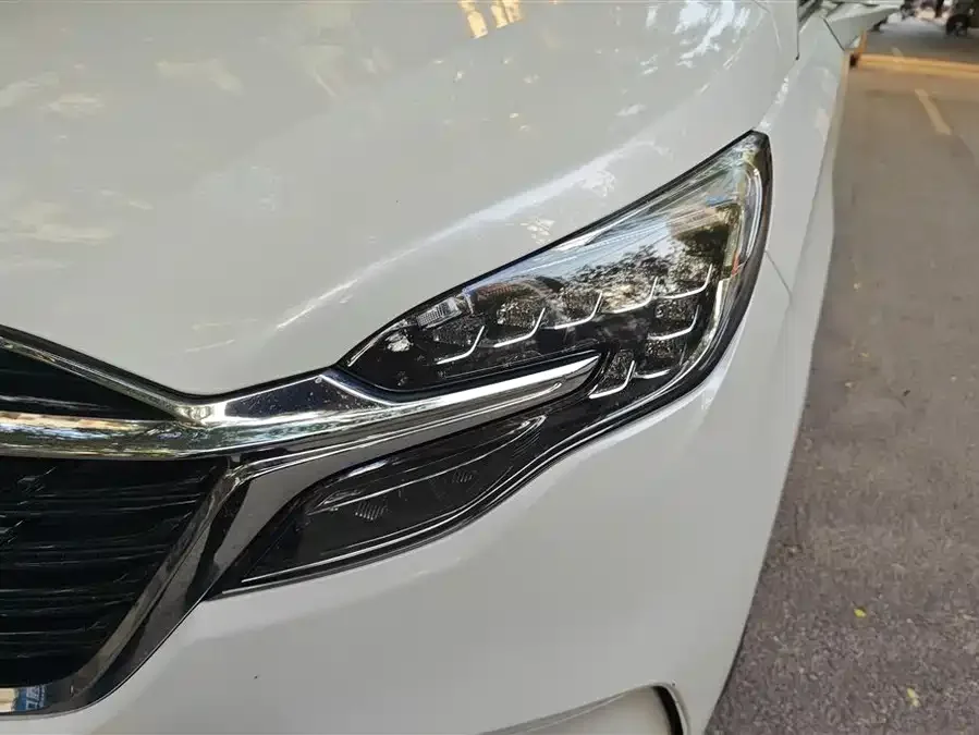 Buick GL8 2021 ES Lu Zun 653T Exclusive model 2022 — миниатюра 5