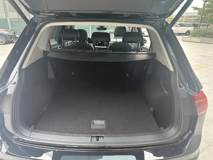 Volkswagen Tiguan L Tiguan L 2023 330TSI Automatic 2WD R-Line Enjoy Edition 2023 — миниатюра 3