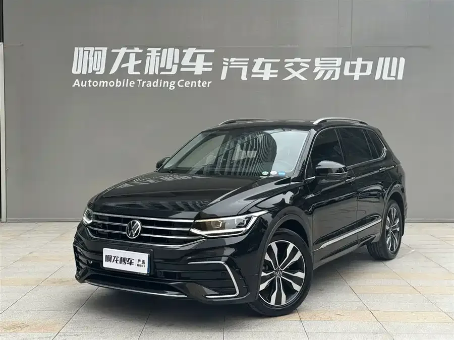 Volkswagen Tiguan L Tiguan L 2023 330TSI Automatic 2WD R-Line Enjoy Edition 2023 — фото 1, купить с доставкой в Москву