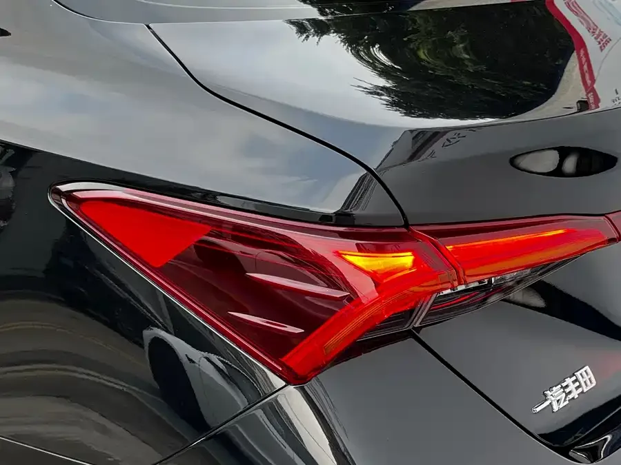 Toyota Avalon 2022 Avalon Hybrid 2.5L Limited Flagship Edition 2022 — миниатюра 3
