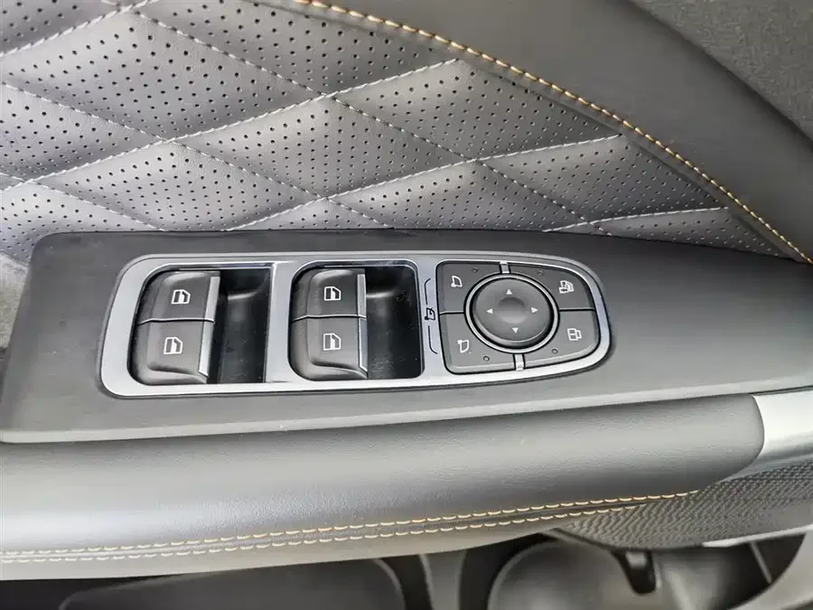 WEY Latte DHT-PHEV Weipai Latte DHT-PHEV 2022 1.5T 4WD Super Cup 2022 — миниатюра 3