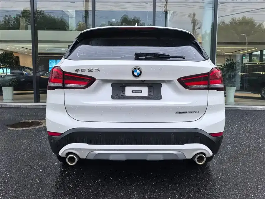 BMW X1 2022 sDrive25Li Leading Edition 2022 — миниатюра 2