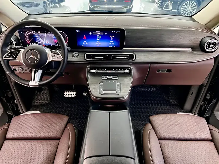 Mercedes-Benz Class V Mercedes-Benz V-Class 2024 V 300 Premium Edition 2025 — миниатюра 3
