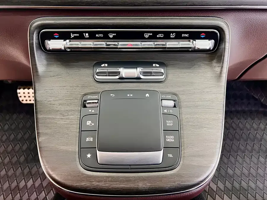 Mercedes-Benz Class V Mercedes-Benz V-Class 2024 V 300 Premium Edition 2025 — миниатюра 5