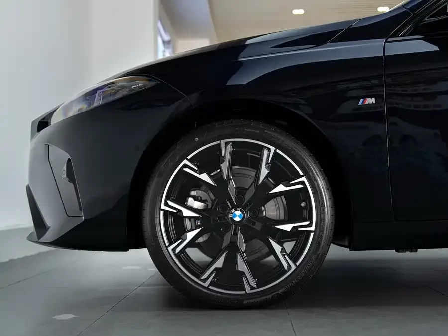 BMW 2 Series BMW 2 Series 2025 225L M Sport Night Edition 2025 — миниатюра 3