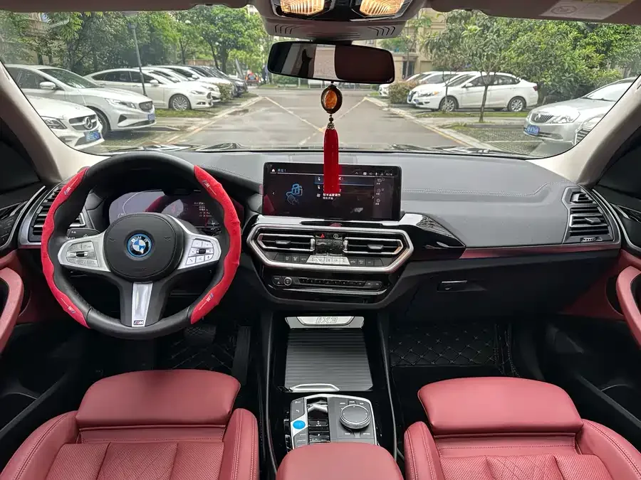 BMW iX3 2023 leading model 2024 — миниатюра 2