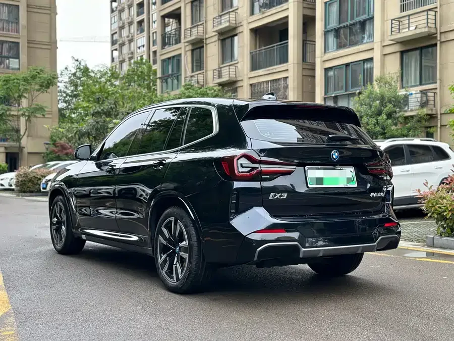 BMW iX3 2023 leading model 2024 — миниатюра 5