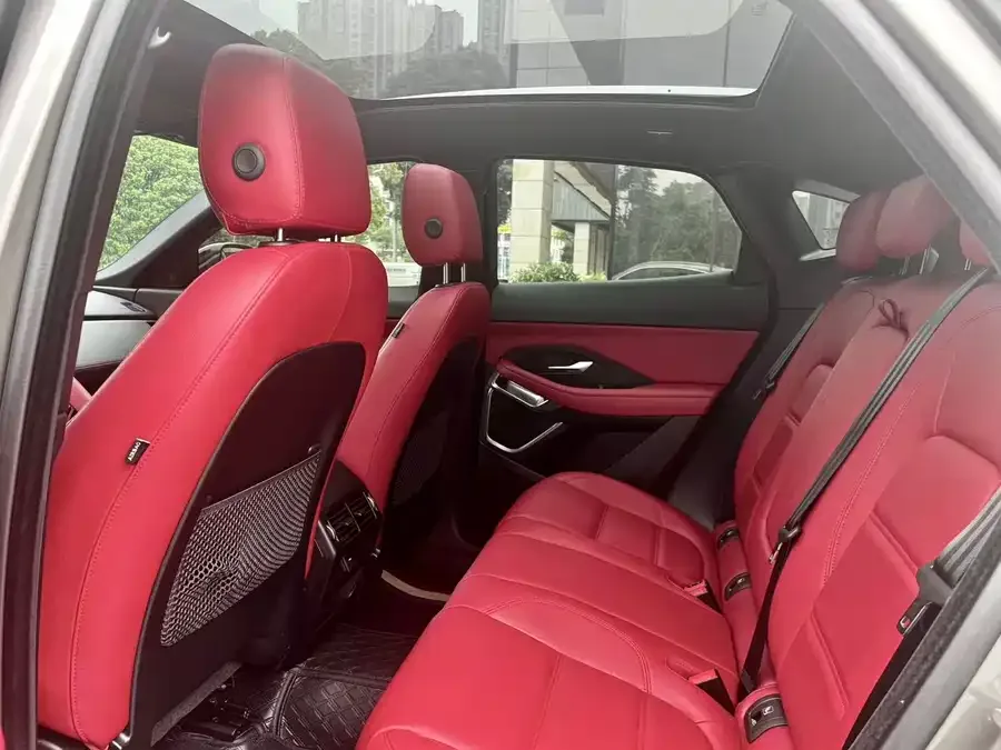 Jaguar E-Pace 2024 aggressive sports version R-DYNAMIC S 2023 — миниатюра 3