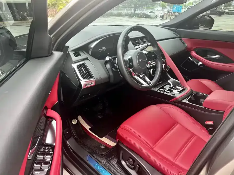 Jaguar E-Pace 2024 aggressive sports version R-DYNAMIC S 2023 — миниатюра 5