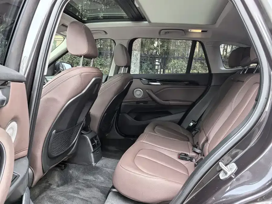 BMW X1 2022 sDrive25Li Leading Edition 2022 — миниатюра 4