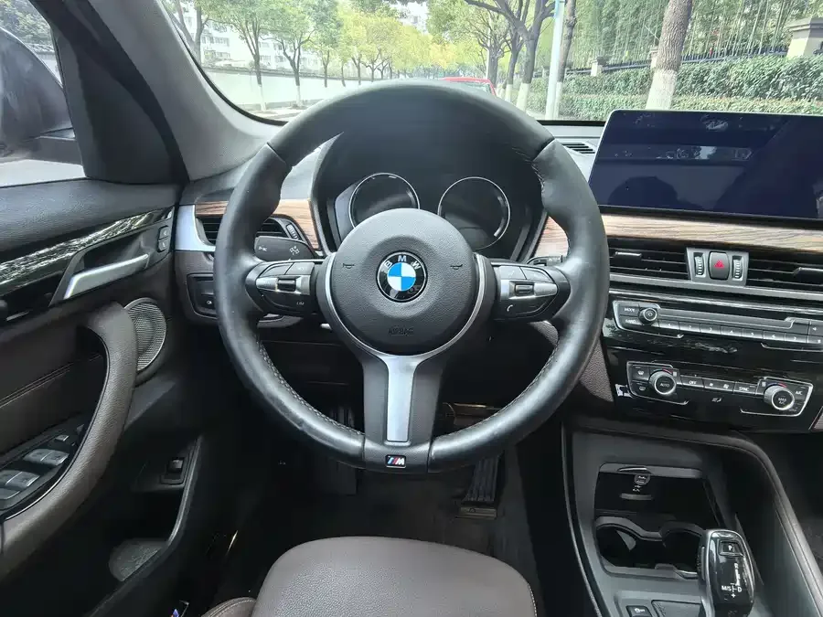BMW X1 2022 sDrive25Li Leading Edition 2022 — миниатюра 5