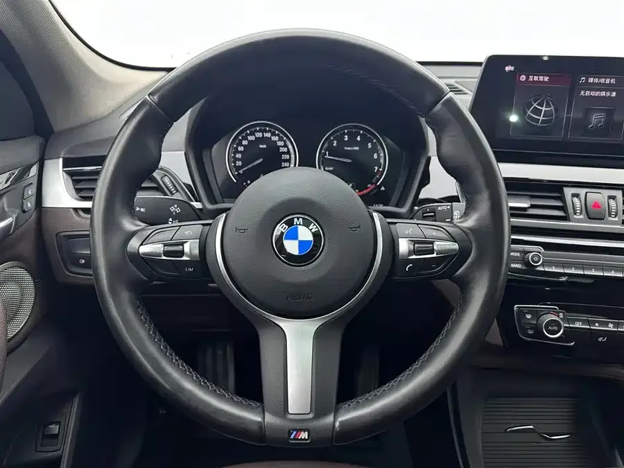 BMW X1 2022 sDrive25Li Leading Edition 2022 — миниатюра 3