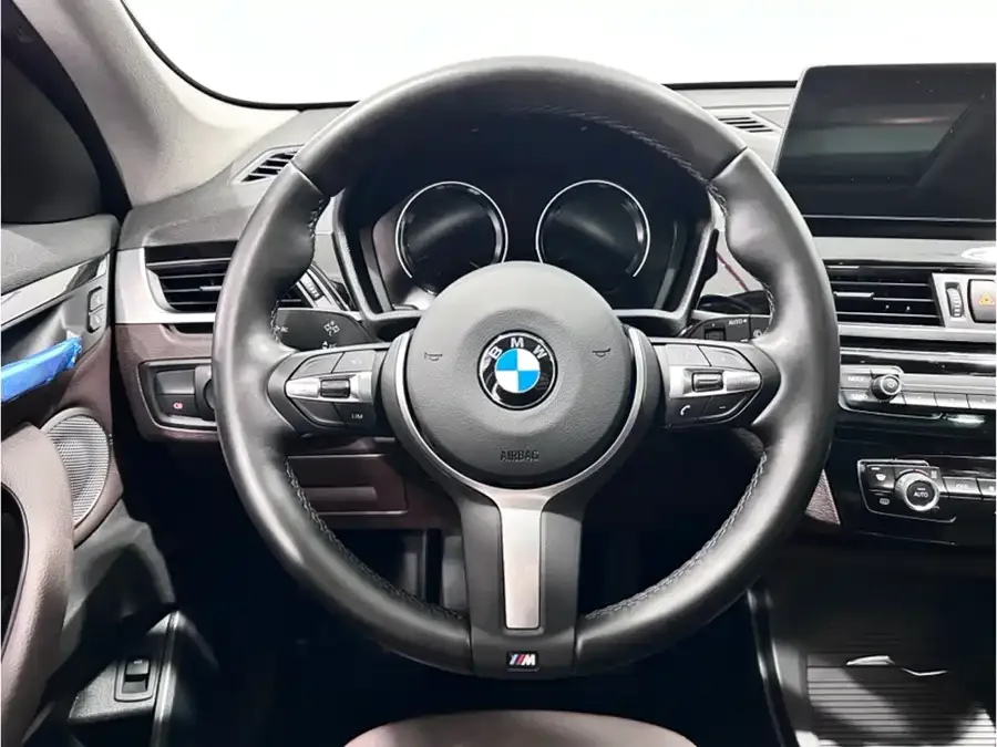 BMW X1 2022 sDrive25Li Leading Edition 2022 — миниатюра 3