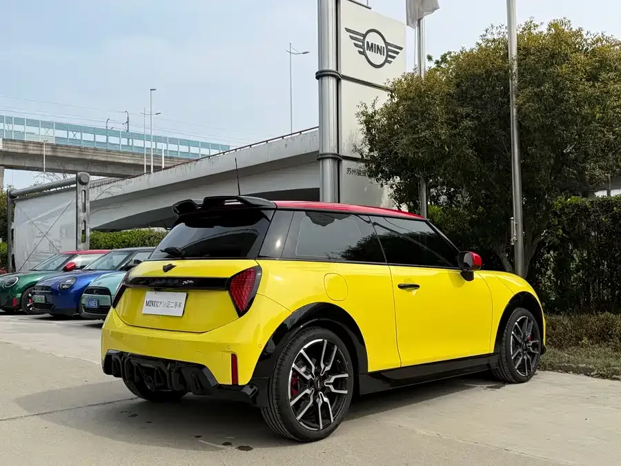 MINI JCW MINI JCW 2025 JOHN COOPER WORKS 2026 — миниатюра 2