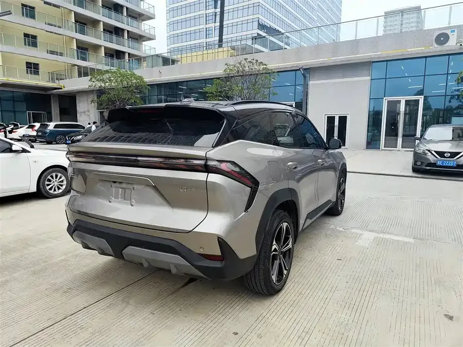 Geely Galaxy L7 Galaxy L7 2025 EM-i 115km Exploration+ Edition 2025 — миниатюра 3