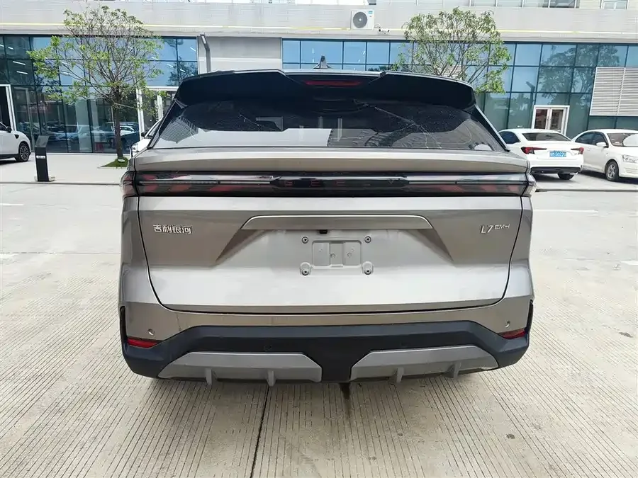 Geely Galaxy L7 Galaxy L7 2025 EM-i 115km Exploration+ Edition 2025 — миниатюра 5