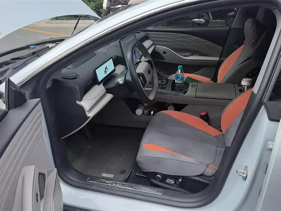Geely Galaxy Star 8 Galaxy Star 8 2025 130km EM-i Flagship Edition 2025 — миниатюра 3