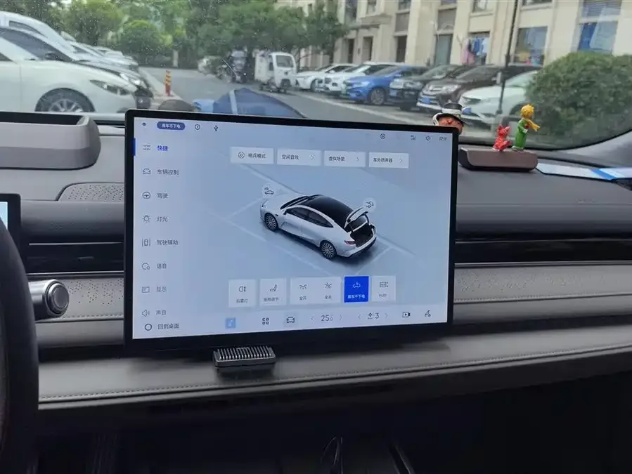 Geely Galaxy Star 8 Galaxy Star 8 2025 130km EM-i Flagship Edition 2025 — миниатюра 4