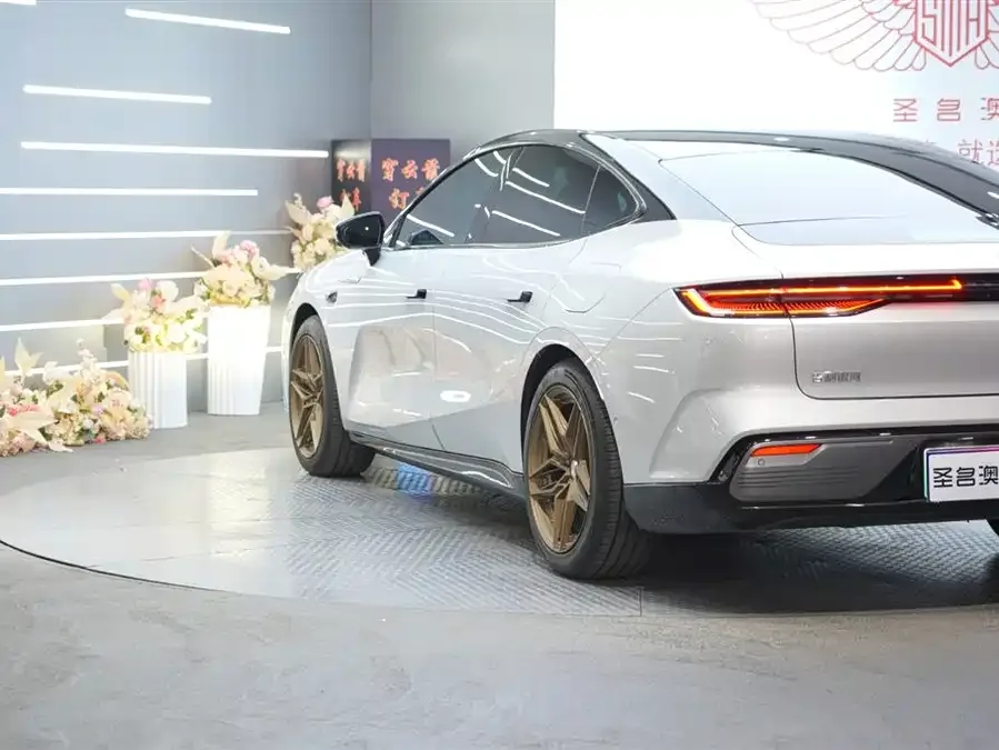 Geely Galaxy Star 8 Galaxy Star 8 2025 130km EM-i Flagship Edition 2025 — миниатюра 2
