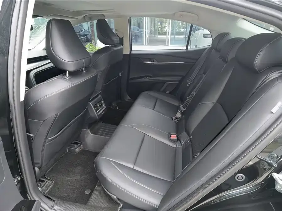 Toyota Camry 2026 Camry Hybrid 2.0HSE Sport Lite Edition 2026 — миниатюра 2