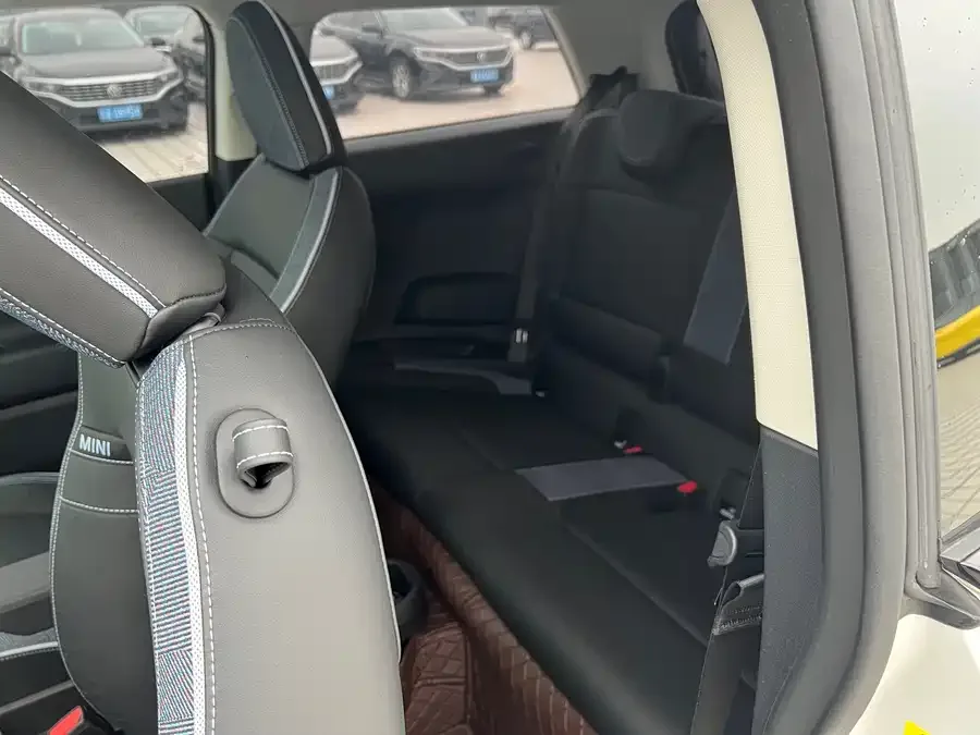 MINI electric COOPER Electric MINI COOPER 2025 456km COOPER E Classic 2025 — миниатюра 3