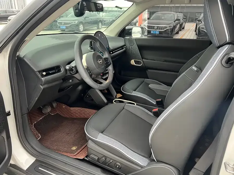 MINI electric COOPER Electric MINI COOPER 2025 456km COOPER E Classic 2025 — миниатюра 5
