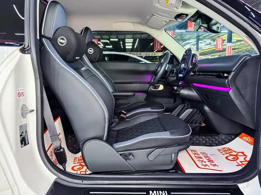 MINI electric COOPER Electric MINI COOPER 2024 456km COOPER E Classic 2024 — миниатюра 3