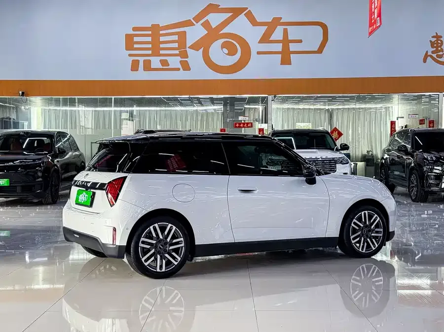 MINI electric COOPER Electric MINI COOPER 2024 456km COOPER E Classic 2024 — миниатюра 4