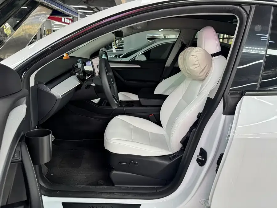 Tesla Model Y Model Y 2024 Performance version 2024 — миниатюра 2