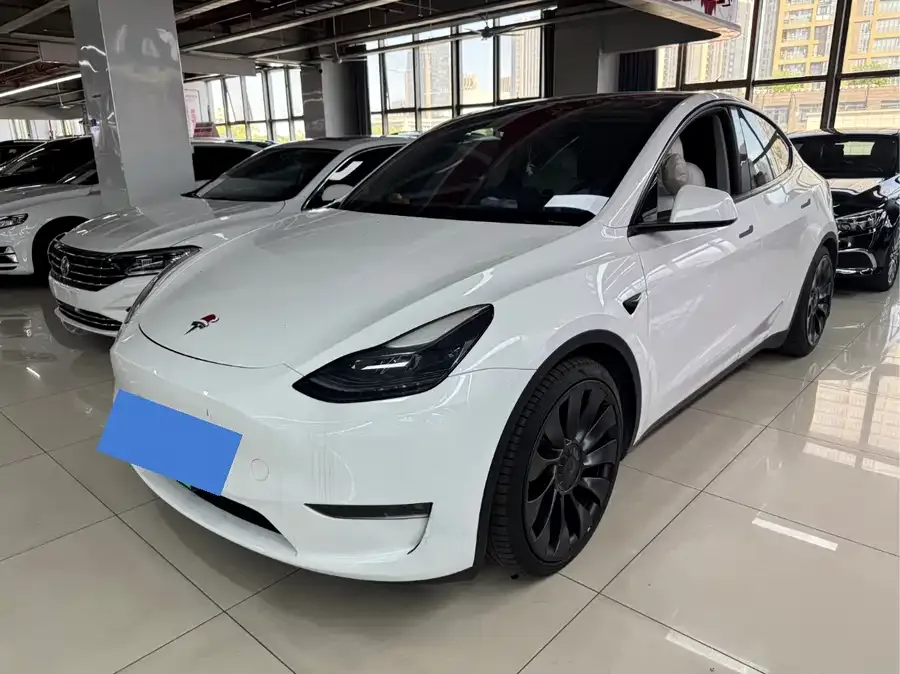 Tesla Model Y 2024