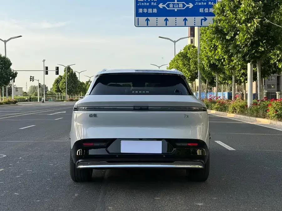 Zeekr 7X Zeekr 7X 2025 100kWh Long-range Rear-wheel Drive Smart Driving Edition 2025 — миниатюра 5