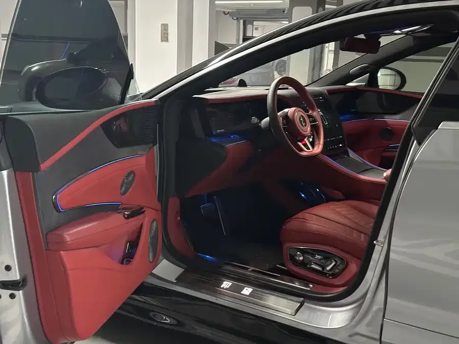 BYD U7 Looking up at the U7 2025 EV five-seat luxury version 2025 — миниатюра 2