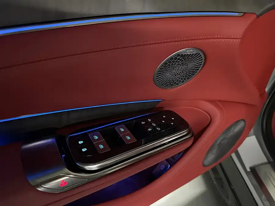 BYD U7 Looking up at the U7 2025 EV five-seat luxury version 2025 — миниатюра 3