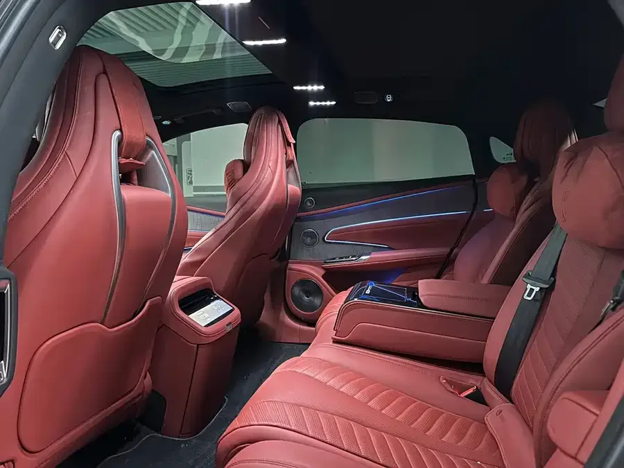 BYD U7 Looking up at the U7 2025 EV five-seat luxury version 2025 — миниатюра 4