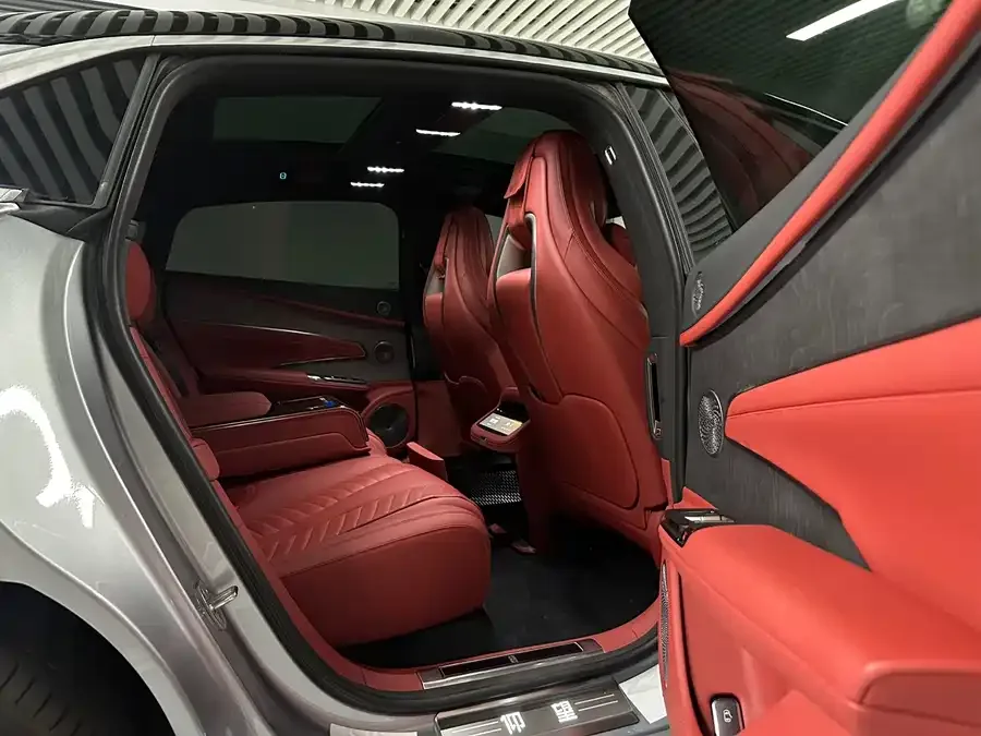 BYD U7 Looking up at the U7 2025 EV five-seat luxury version 2025 — миниатюра 5