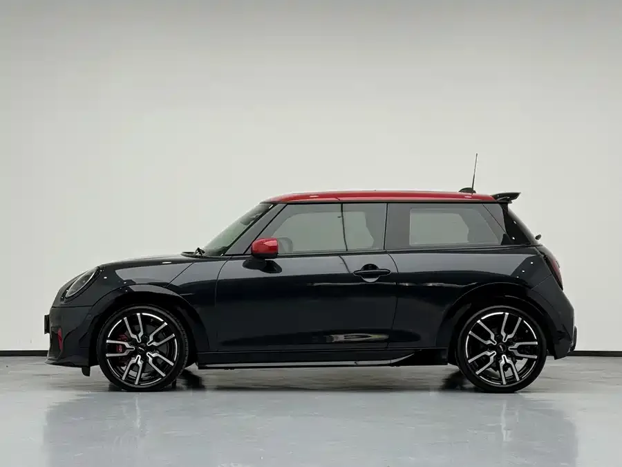 MINI JCW MINI JCW 2025 JOHN COOPER WORKS 2025 — миниатюра 5