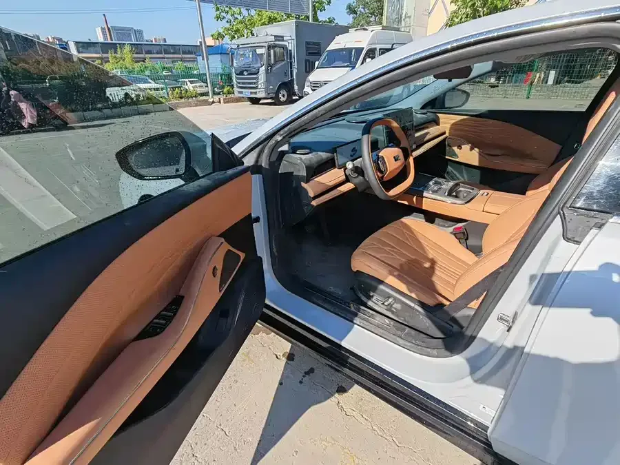 Geely Galaxy Star 8 Galaxy Star 8 2025 130km EM-i Premium Edition 2025 — миниатюра 2