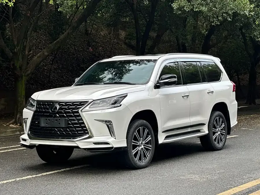 Lexus LX 2022