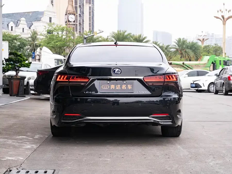 Lexus LS 2021 500h Excellence Edition 2022 — миниатюра 2