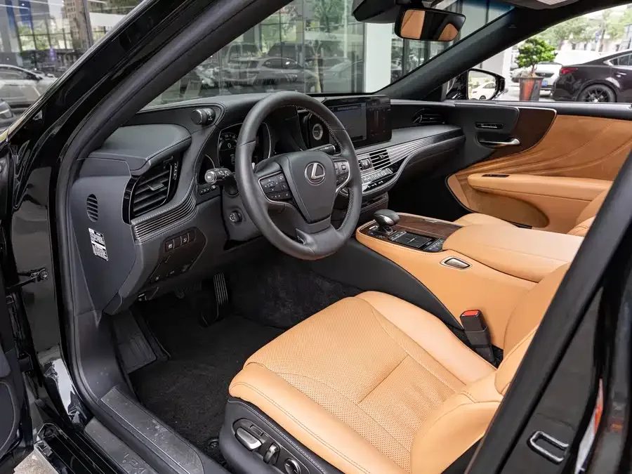 Lexus LS 2021 500h Excellence Edition 2022 — миниатюра 3