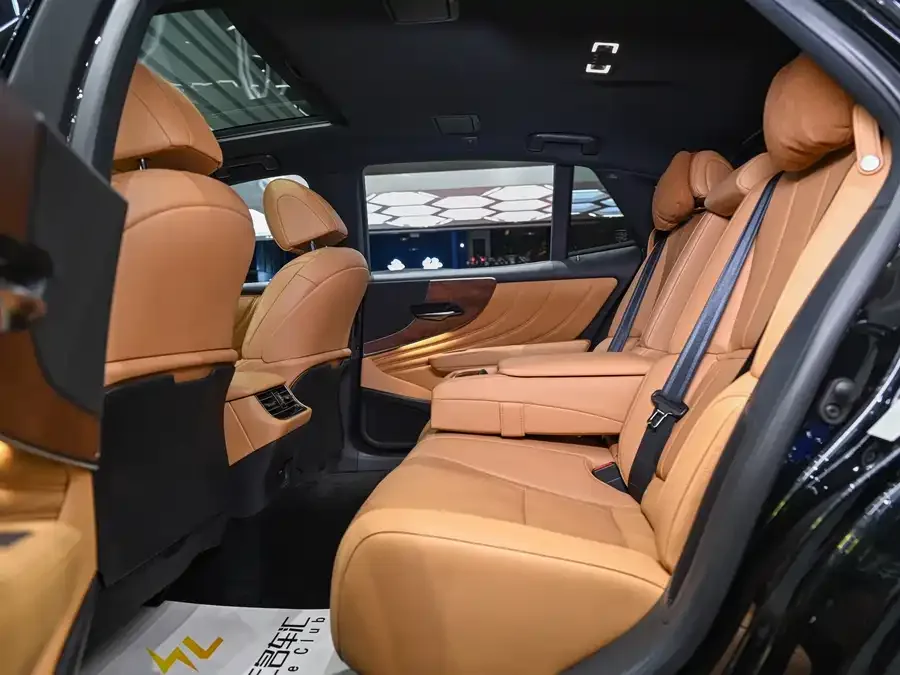Lexus LS 2021 500h Excellence Edition 2022 — миниатюра 5
