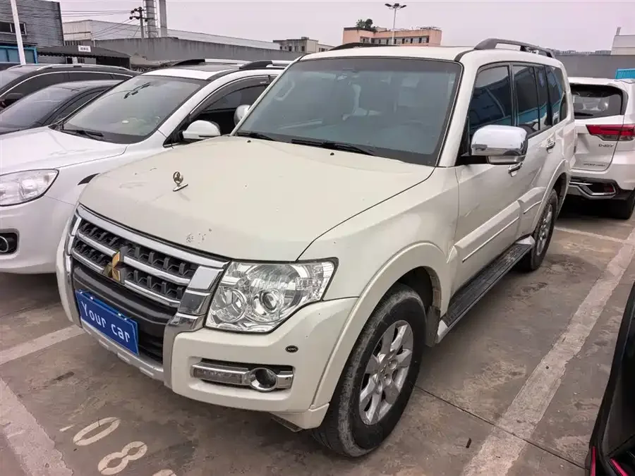 Mitsubishi Pajero 2023