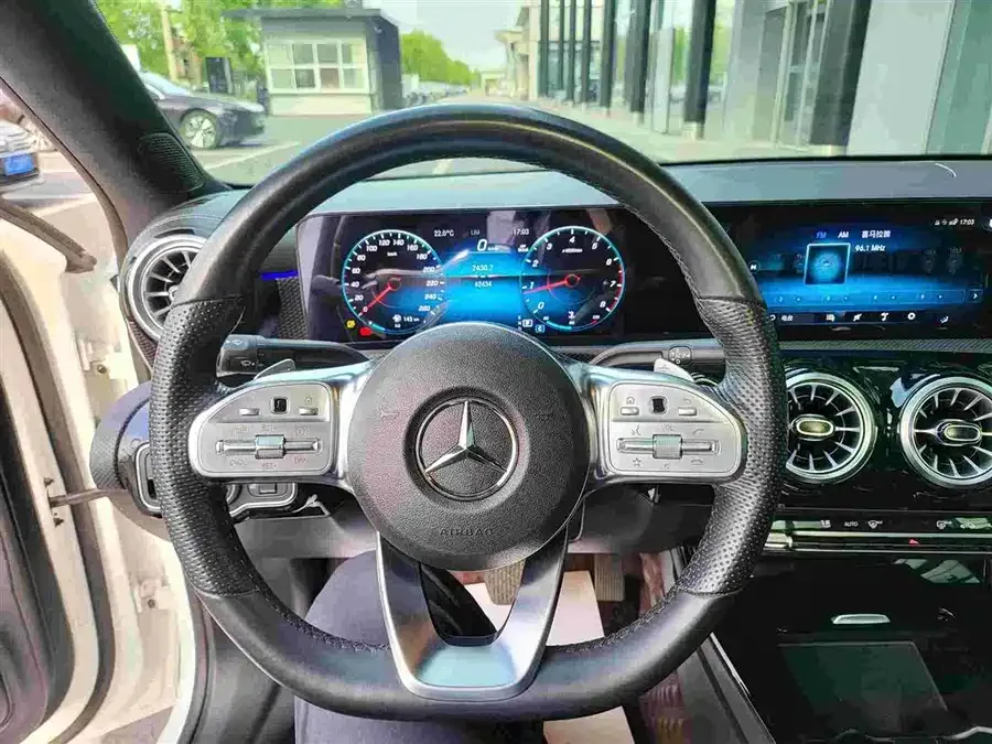 Mercedes-Benz Class A Mercedes-Benz A-Class 2022 Model Three A 200 L Sports Sedan Fashion Model 2022 — миниатюра 3