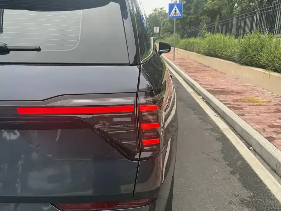 Ford Edge 2023 Sharp L 2.0T EcoBoost E Hybrid 2WD 7-seat Luxury Edition 2024 — миниатюра 3