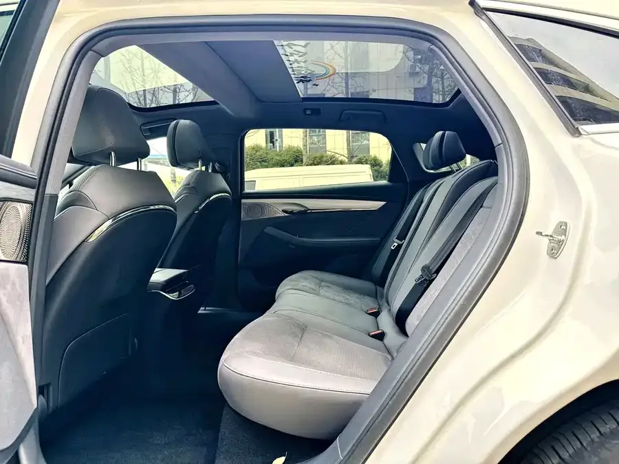 Voyah Lantu light chasing Lantu Light Chasing 2024 PHEV 4WD Long-Range Executive Edition 2024 — миниатюра 2