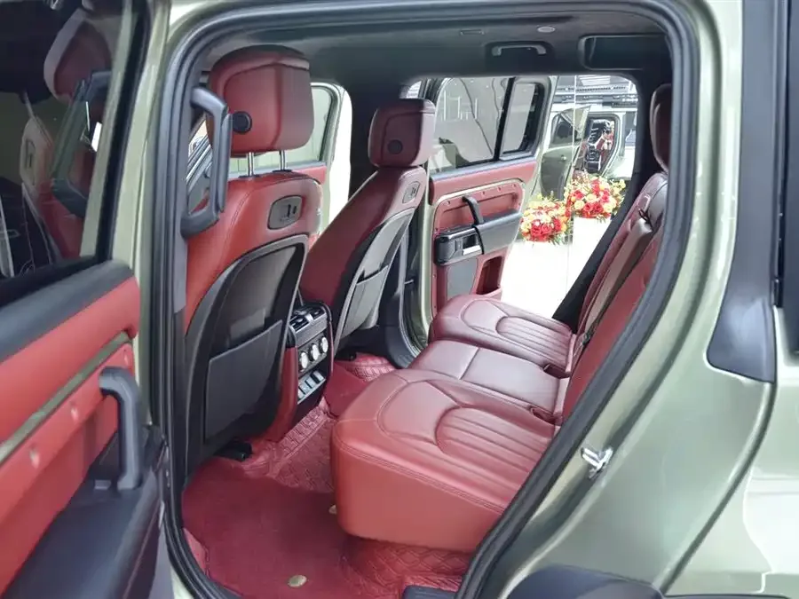 Land Rover guard Land Rover Defender 2021 110 P400 Dark Special Edition 2022 — миниатюра 5