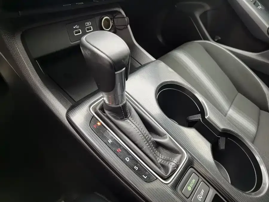 Honda CIVIC 2022 Civic 240TURBO CVT Ignition Edition 2022 — миниатюра 4